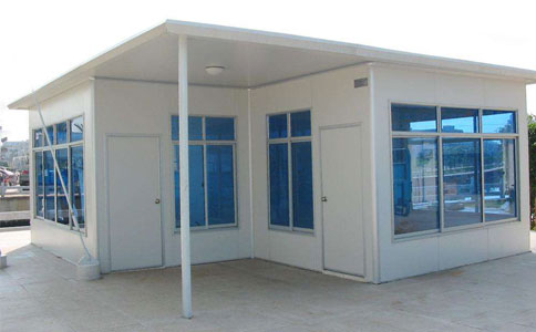 <a href='http://wap.dghtlsw.com/' target='_blank'><u>夾芯板</u></a>可以用來(lái)搭建移動(dòng)板房